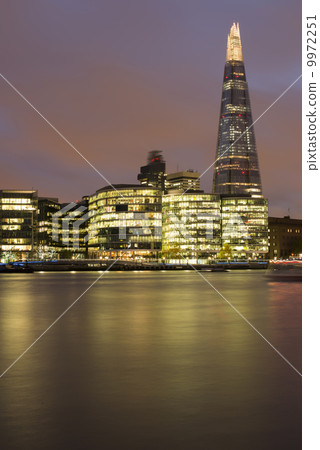 City of London on Thames 9972251