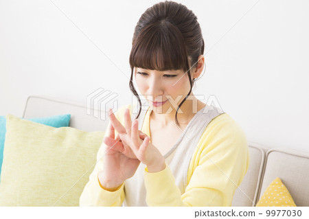 一個圍裙的女人 一個圍裙的女人 9977030