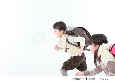 Elementary school students to dash Elementary school students to dash 9977792
