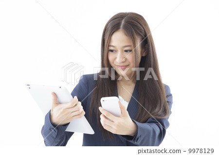年輕的女士 年輕的女士 9978129