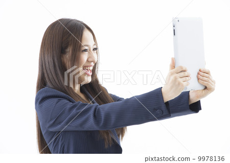 年輕的女士 年輕的女士 9978136