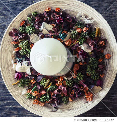 Candle on the wooden plate Candle on the wooden plate 9978436