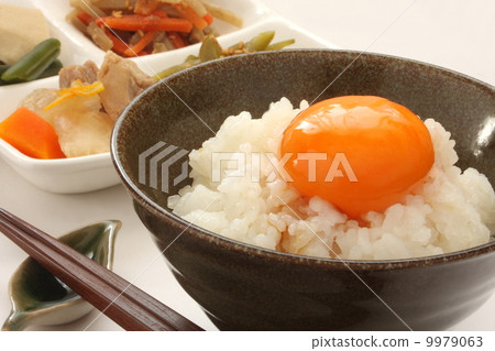 Egg cooked rice egg rice dishes white background 9979063