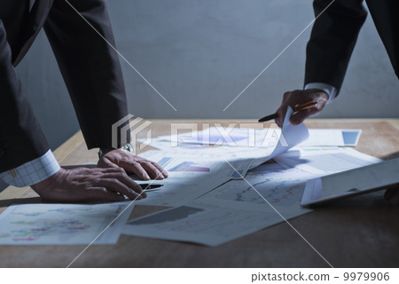 Middle / Senior Business 9979906