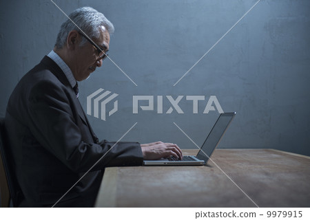 Middle / Senior Business Middle / Senior Business 9979915