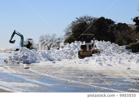 Snow removal work 9983850