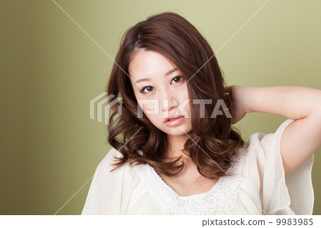 young woman      9983985