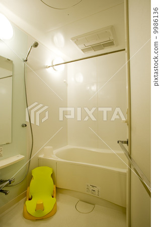 Bus with dryer 9986136