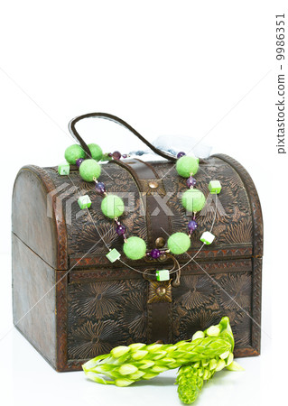 Wooden treasure chest Wooden treasure chest 9986351