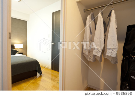 Bedroom from closet 9986898