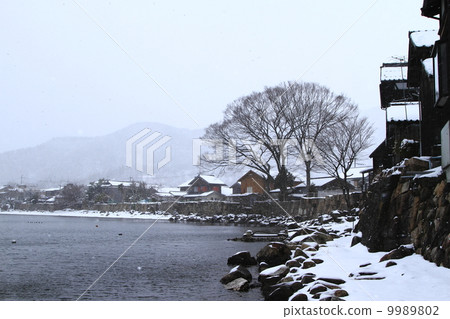 Hades of houses of Kaizu and lakeshore Hades of houses of Kaizu and lakeshore 9989802