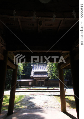 在神社的區域內 在神社的區域內 9990645