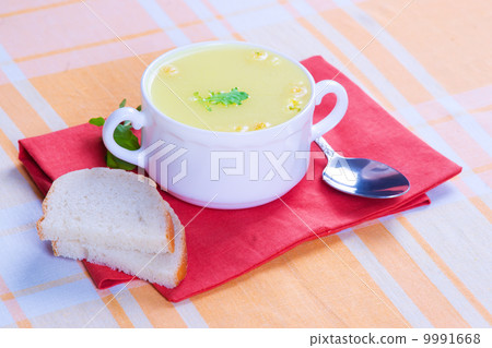 Cheese soup served 9991668
