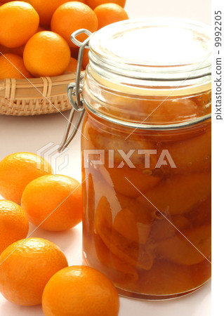 Baked sweet potatoes in Kanago japanese sweets Jin citu white background 9992205