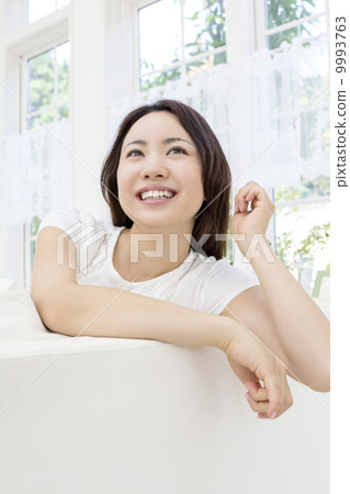 A smiling woman A smiling woman 9993763