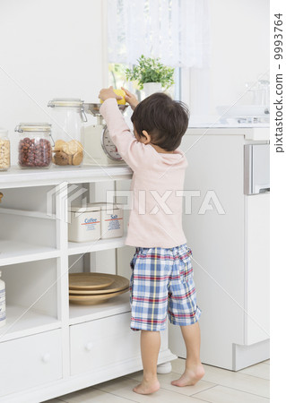 A boy who weighs with weight 9993764