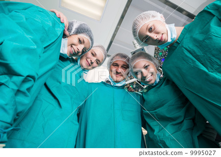 Surgeon team 9995027