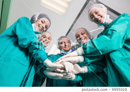 Surgeon team 9995028