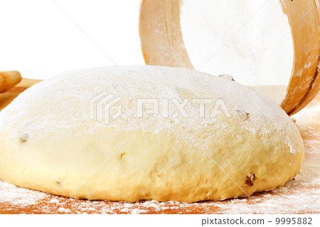 dough with rolling pin on floured table top view 9995882