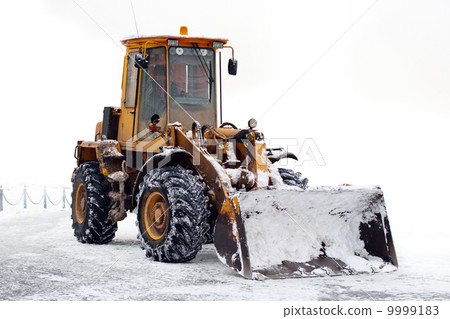 old tractor with a bucket 9999183