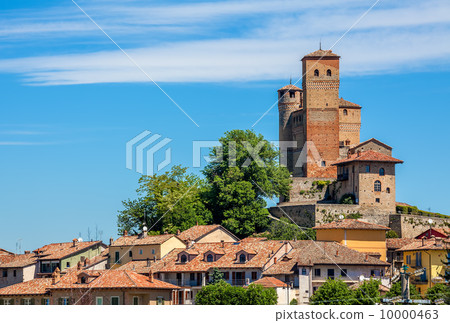Town of Serralunga D'Alba in Italy. 10000463