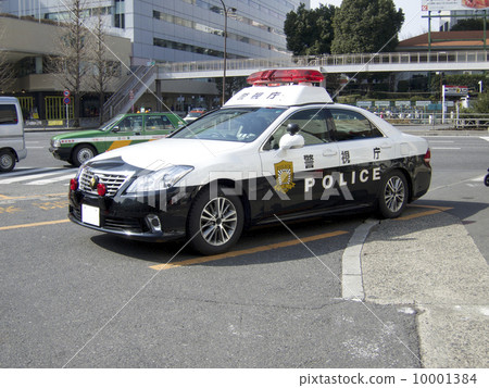 Waiting police car 10001384