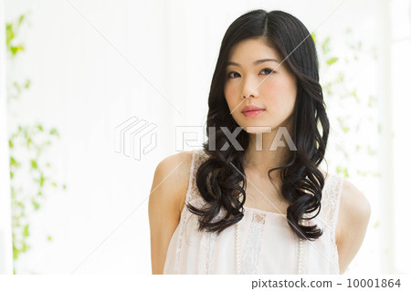 Women's portrait 10001864