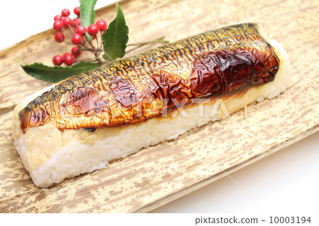 Grilled mackerel sushi 10003194
