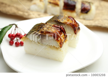 Grilled mackerel sushi 10003208