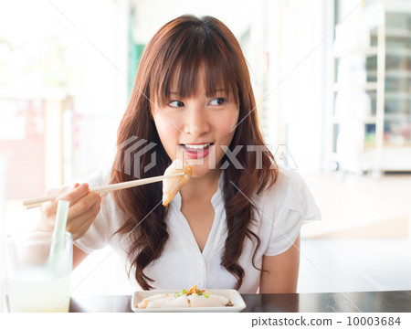 Asian girl eating dim sum Asian girl eating dim sum 10003684