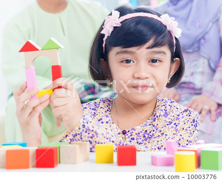 Child building wooden house Child building wooden house 10003776