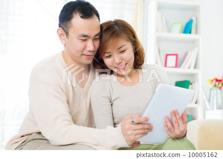 Using tablet computer Using tablet computer 10005162