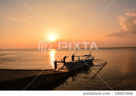 Bunker boat and sunset 10005466