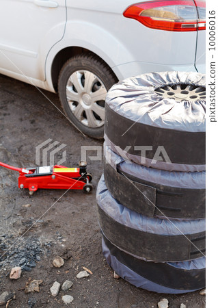 preparation for replacement of car tyres preparation for replacement of car tyres 10006016