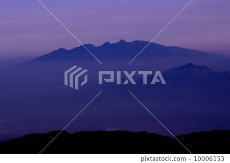 Mt. Yatsugatake seen from Mt. Fuji 10006153