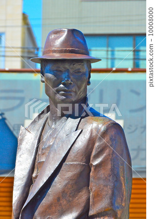 Bronze statue of Torajiro car (Shibamata station front / Shibamata Katsushika Ward, Tokyo) 10008000