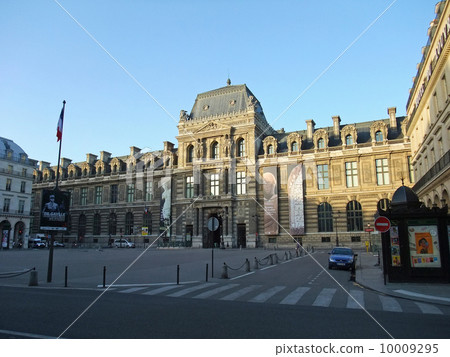 Entrance of the Louvre Museum North Entrance of the Louvre Museum North 10009295