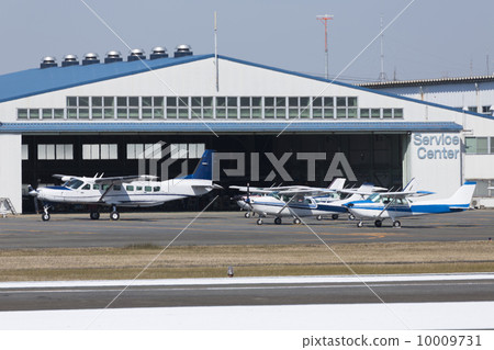 在姚機場的機庫 在姚機場的機庫 10009731