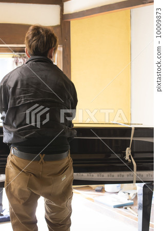 Piano loading Piano loading 10009873