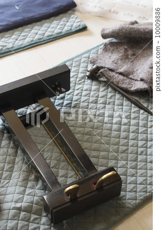 Piano loading 10009886