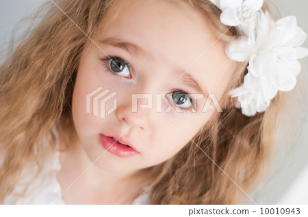 Lovely beautiful girl 10010943