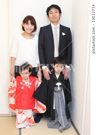4 people family (Kimono, Shichigo-San, New Year) 10012714
