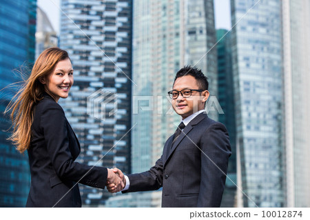 Young business executives shaking hands 10012874