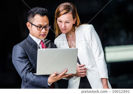 Young business executives having a discussion Young business executives having a discussion 10012891