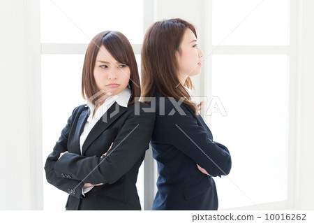 Two female business to fight Two female business to fight 10016262