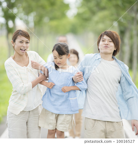 Parent and child smiling together with arms Parent and child smiling together with arms 10016527