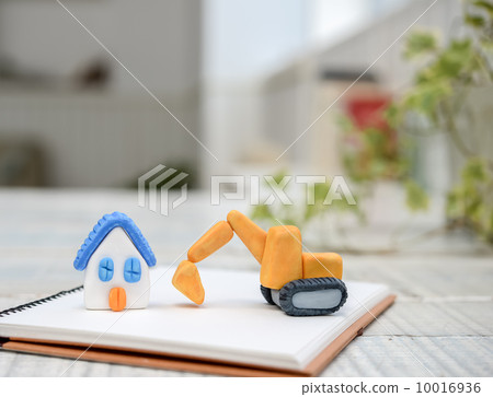 Heavy machine and house Heavy machine and house 10016936