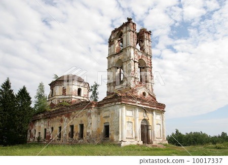 Ruins of a church 10017337