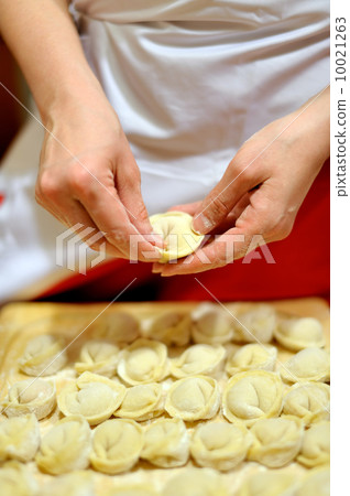 Woman making russian dumplings (pelmeni) 10021263