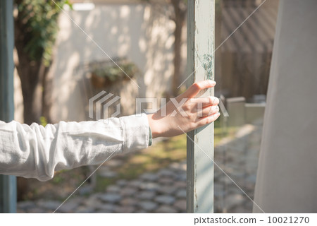 Window opening and closing 10021270